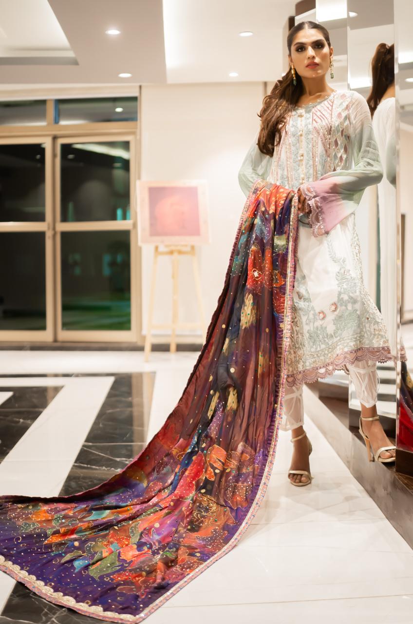 NARGIS DUPATTA